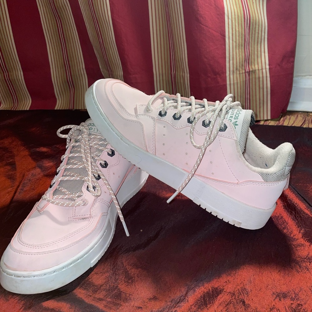 Adidas- reflective laces- light pink athletic sneakers💗